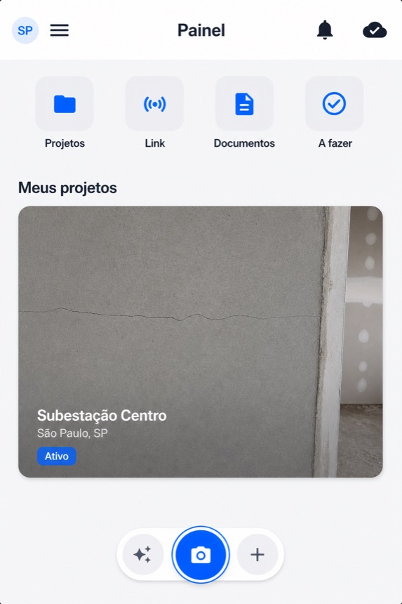 Painel com câmera destacada